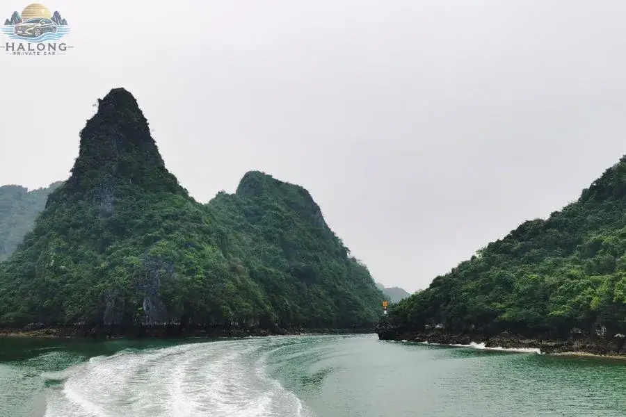 Bai Tu Long tranquil view