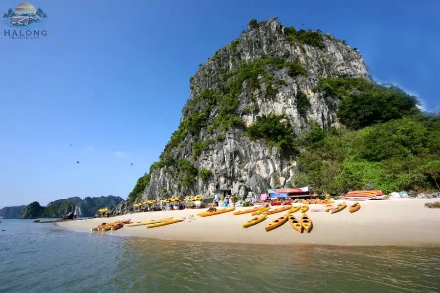 Thien Canh Son Cave entrance
