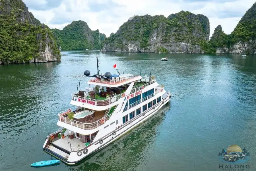 Get from mainland to Lan Ha by cruise