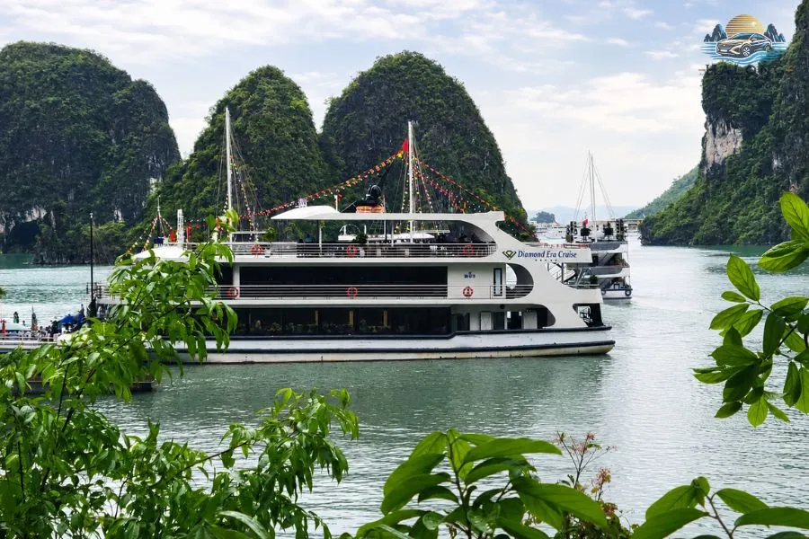 Cruising In Halong Bay - Halong Private Car