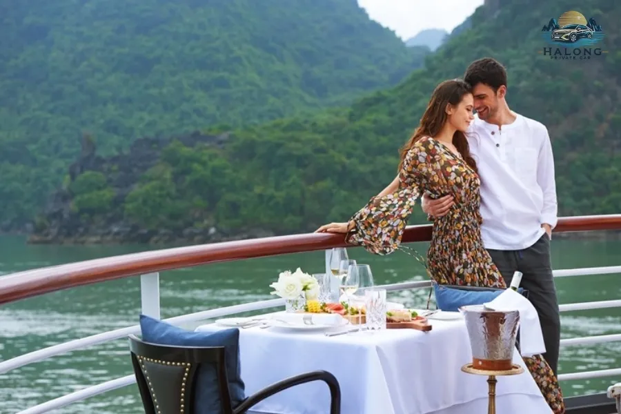 Romantic Couples In Halong Bay - Halong Private Car
