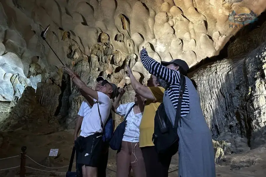 Check-in in Sung Sot Cave